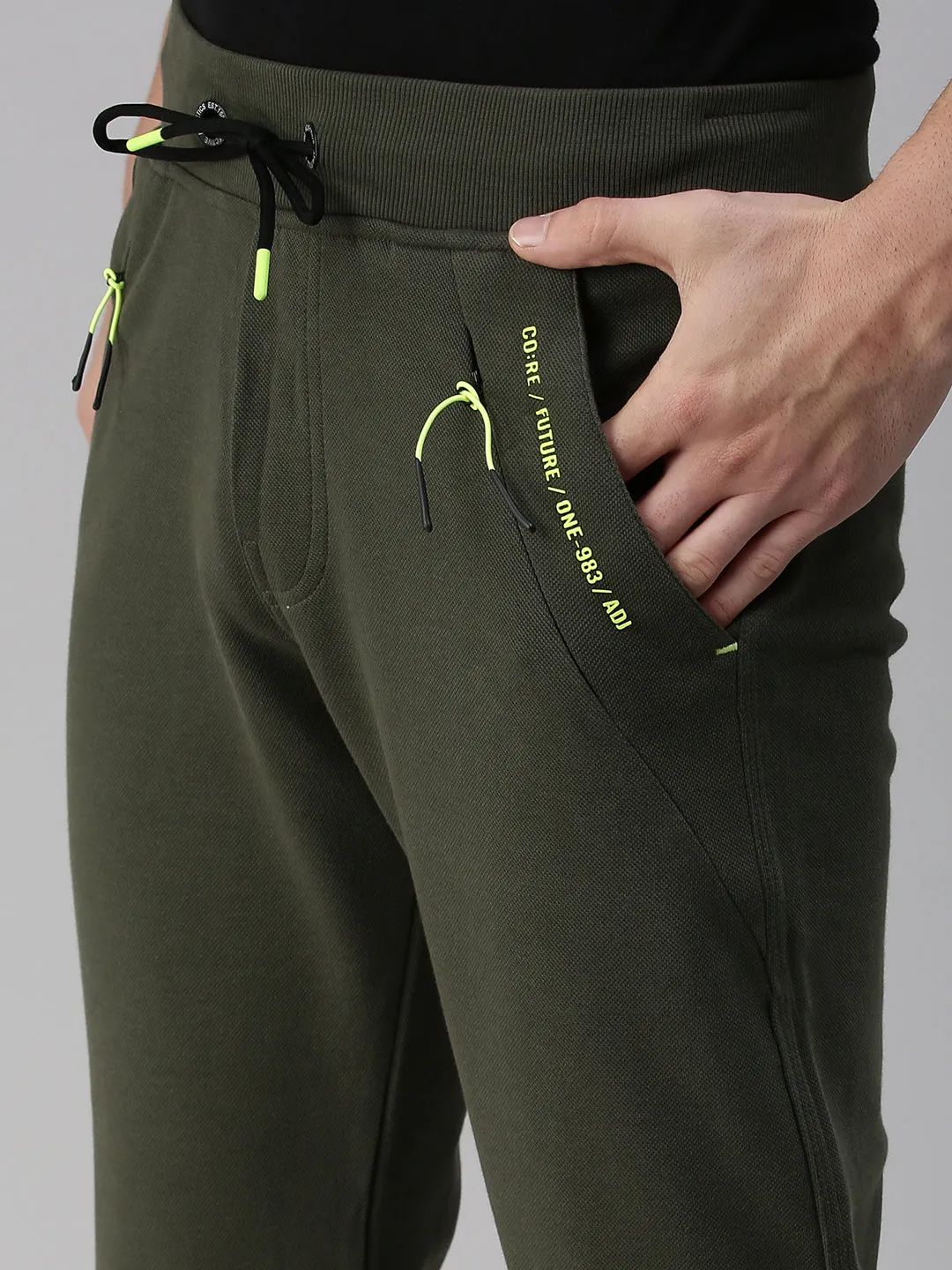 Men Solid Olive Straight Fit Trackpant
